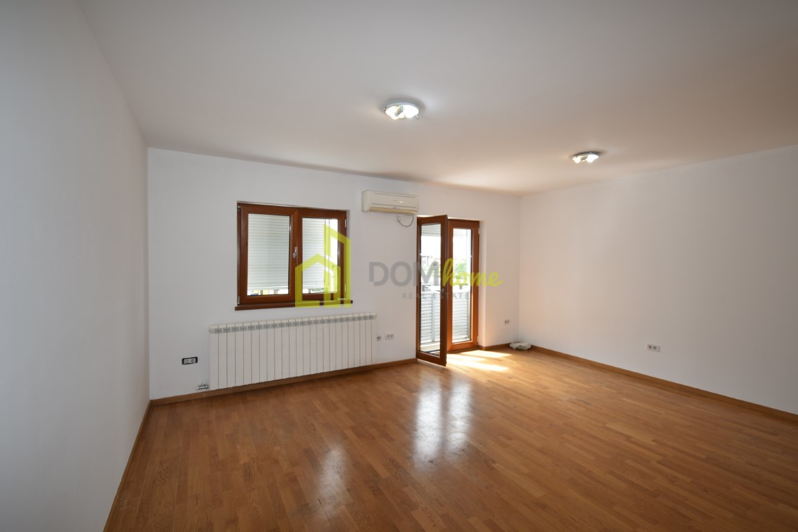 Garsonjera 36m2, Tološka šuma